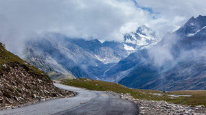 Road to Rohtang Pass