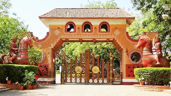 The welcoming entrance of Shilparamam